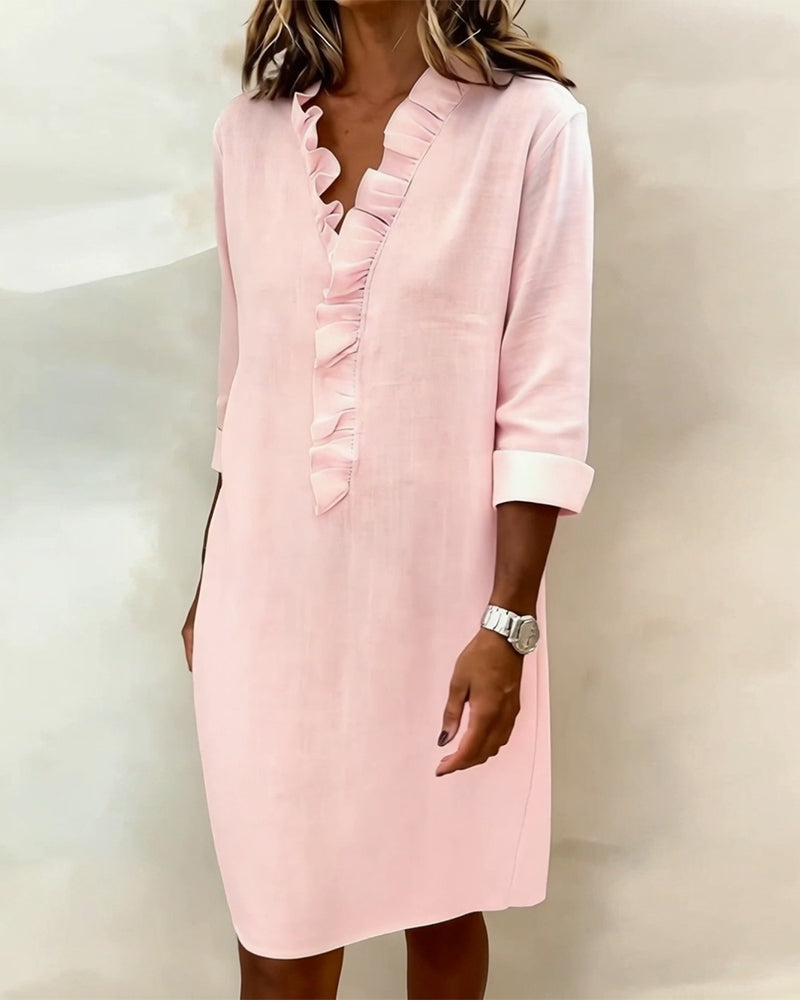 Sukienka marszczona z dekoltem w serek w jednolitym kolorze