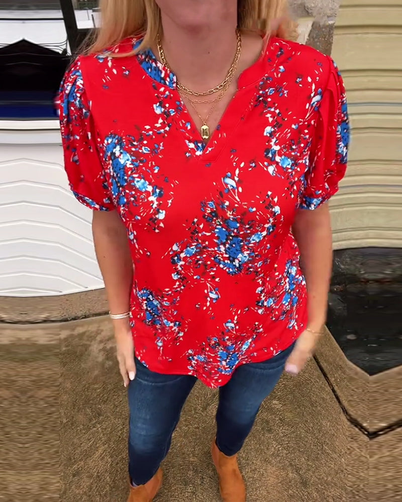 Koszulka z dekoltem w serek i nadrukiem kwiatowym, krótkie rękawy