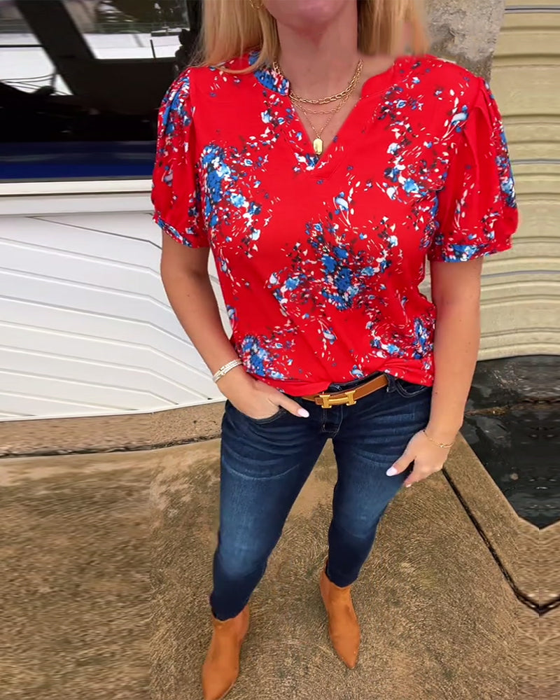 Koszulka z dekoltem w serek i nadrukiem kwiatowym, krótkie rękawy