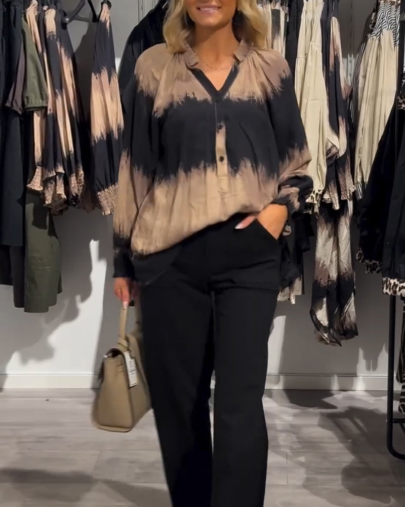 Bluzka w stylu vintage z blokami kolorów i dekoltem w serek, z guzikami