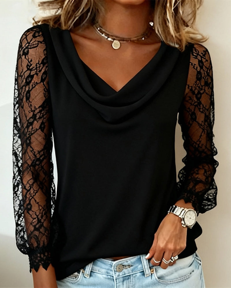 Top z drapowanym kołnierzem i detalami patchworkowymi