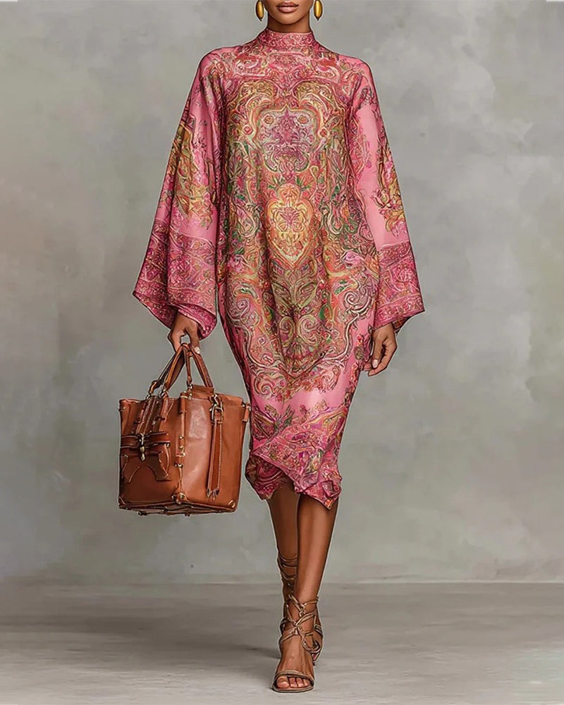 Sukienka z wysokim kołnierzem i nadrukiem w stylu vintage