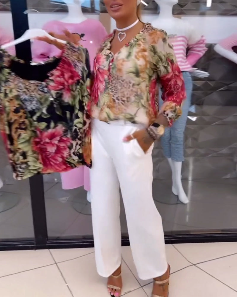 Bluzka z dekoltem w serek i nadrukiem kwiatowym