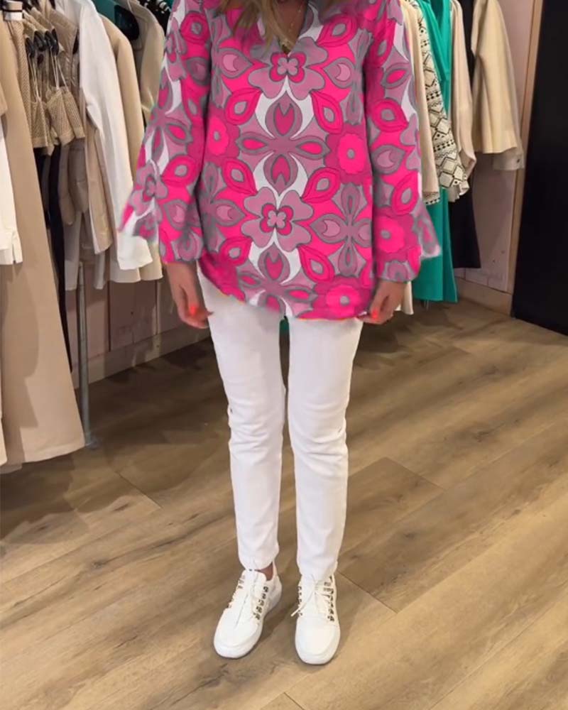 Bluzka o luźnym, uniwersalnym fasonie i nadrukach
