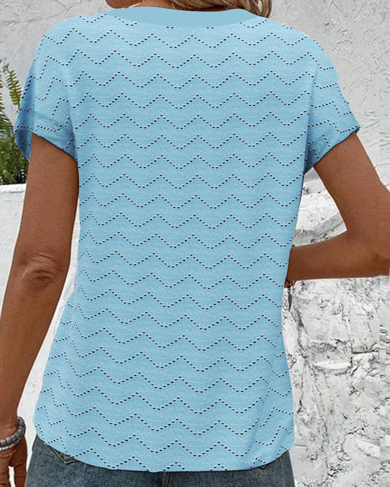 Koszulka z dekoltem w serek i krótkimi rękawami