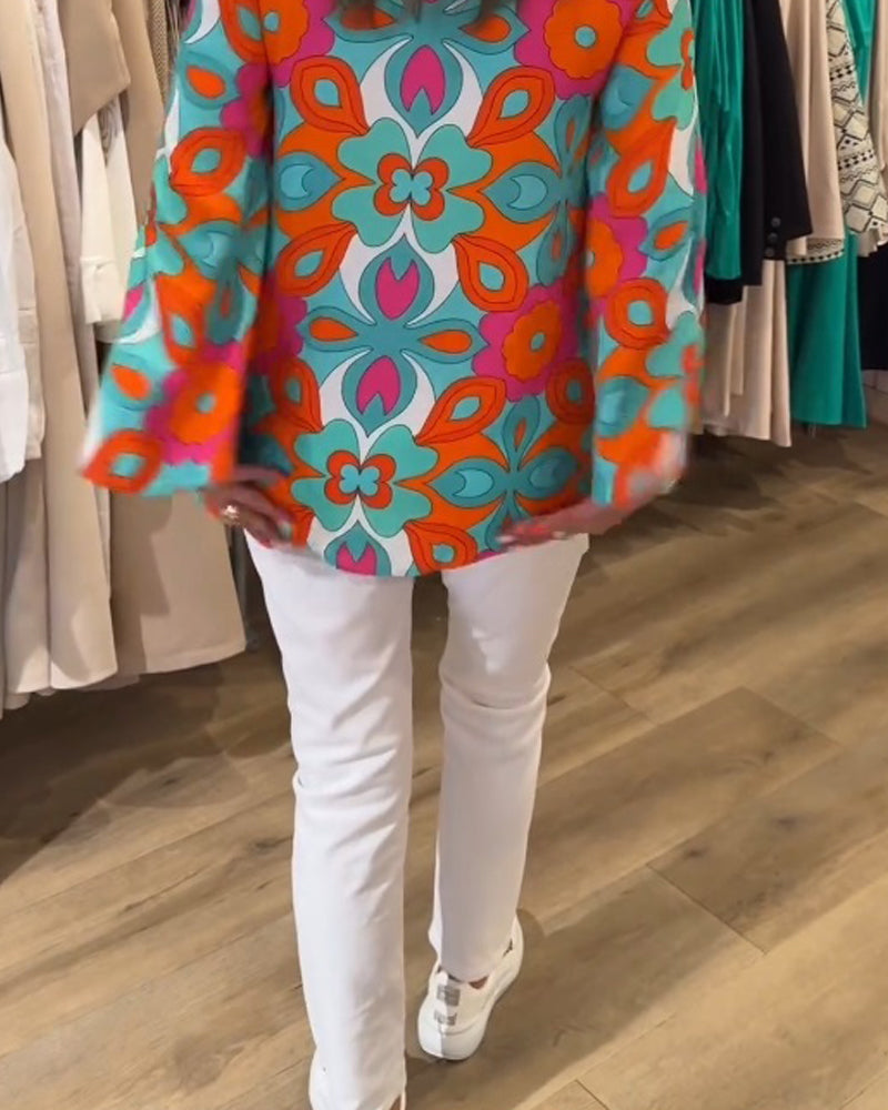 Bluzka o luźnym, uniwersalnym fasonie i nadrukach