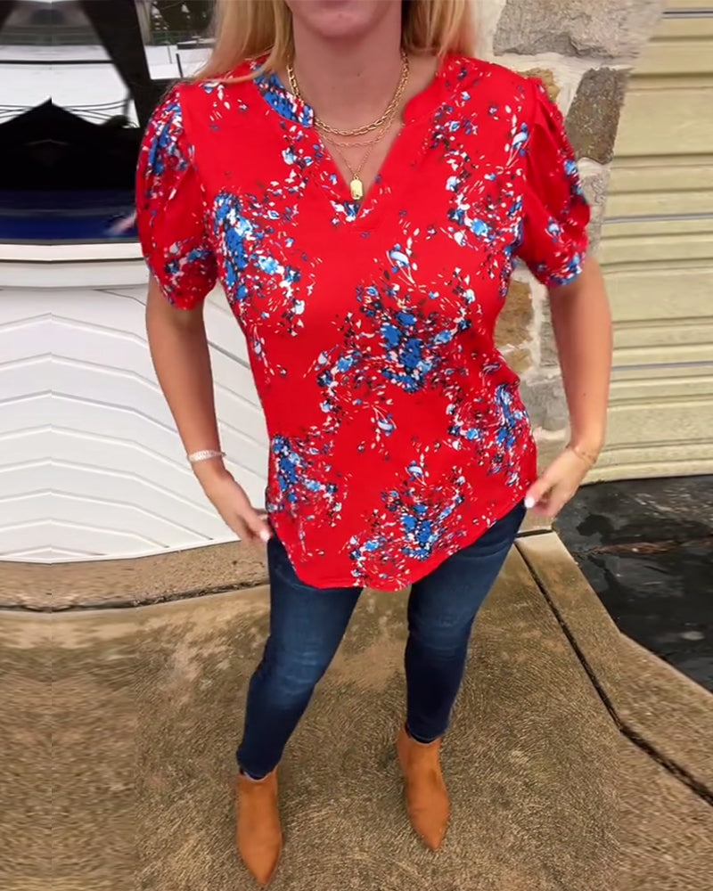 Koszulka z dekoltem w serek i nadrukiem kwiatowym, krótkie rękawy