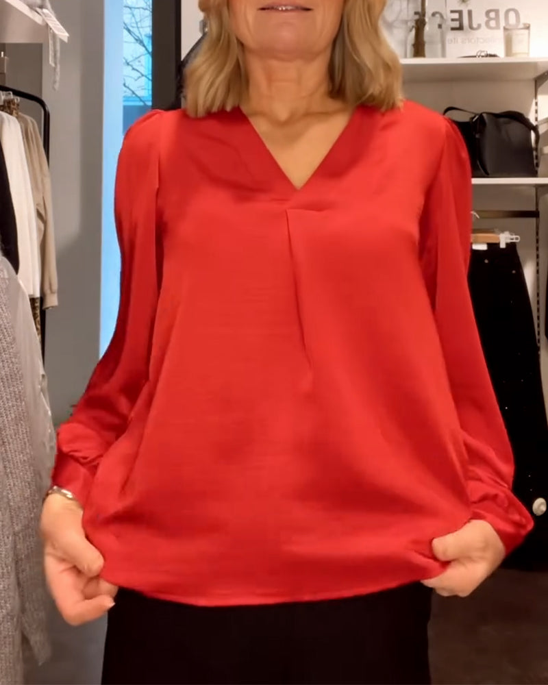 Bluzka z modnym dekoltem w serek i bufiastymi rękawami