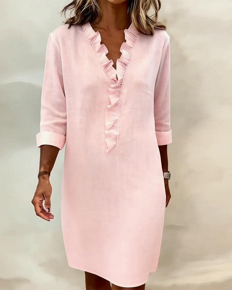 Sukienka marszczona z dekoltem w serek w jednolitym kolorze