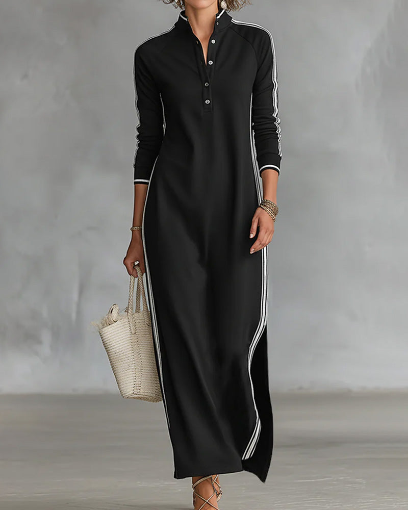 Sukienka z kontrastowymi guzikami i dekoltem w serek