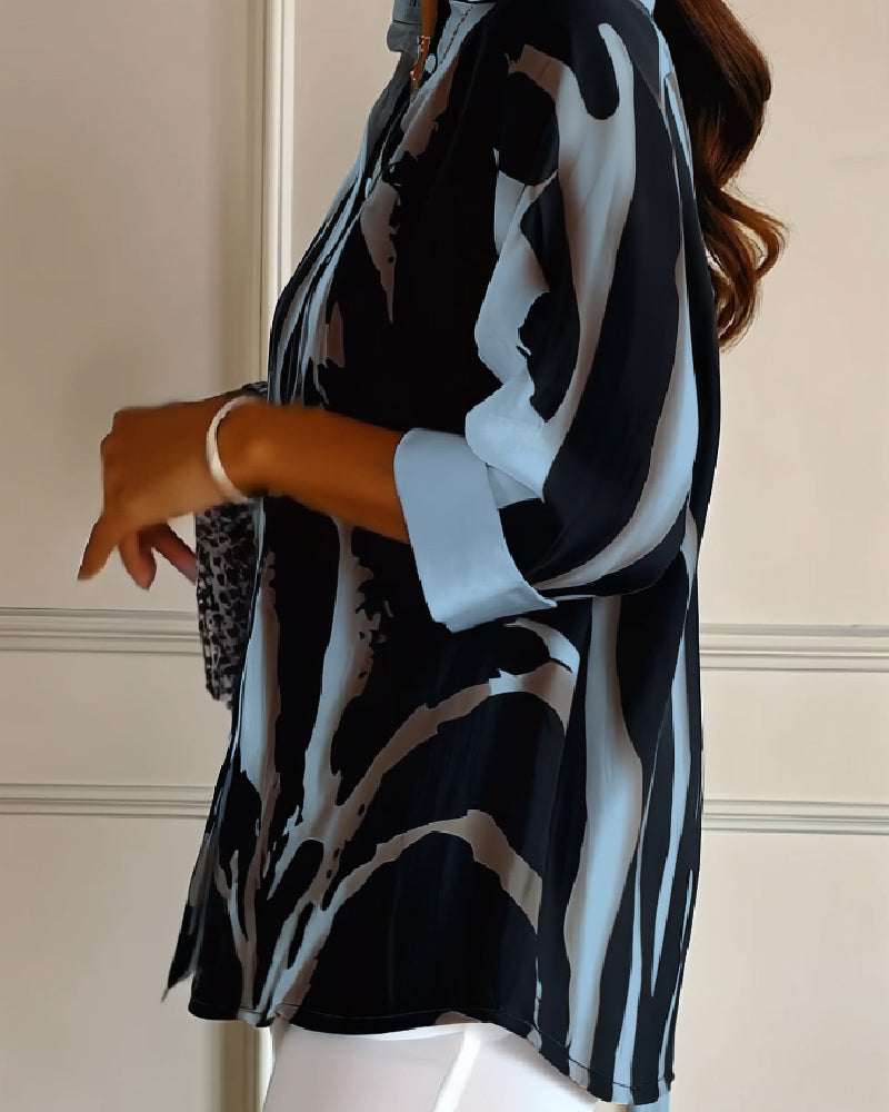 Bluzka ze stojącym kołnierzykiem, nieregularnym nadrukiem