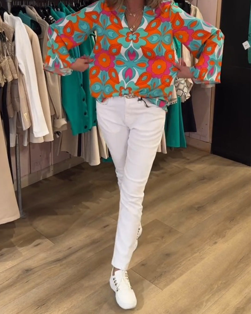 Bluzka o luźnym, uniwersalnym fasonie i nadrukach