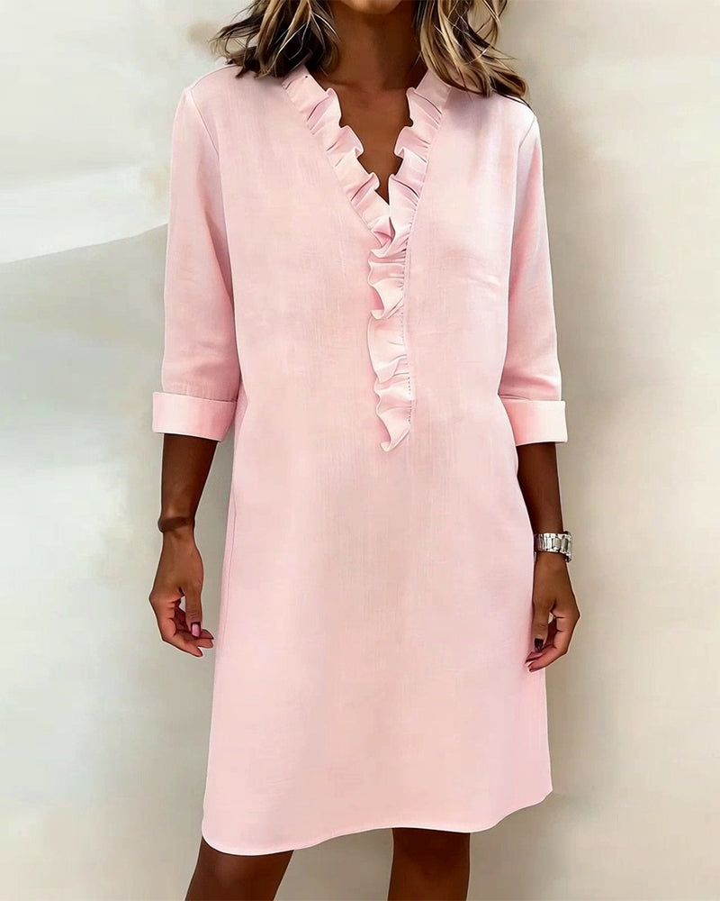 Sukienka marszczona z dekoltem w serek w jednolitym kolorze