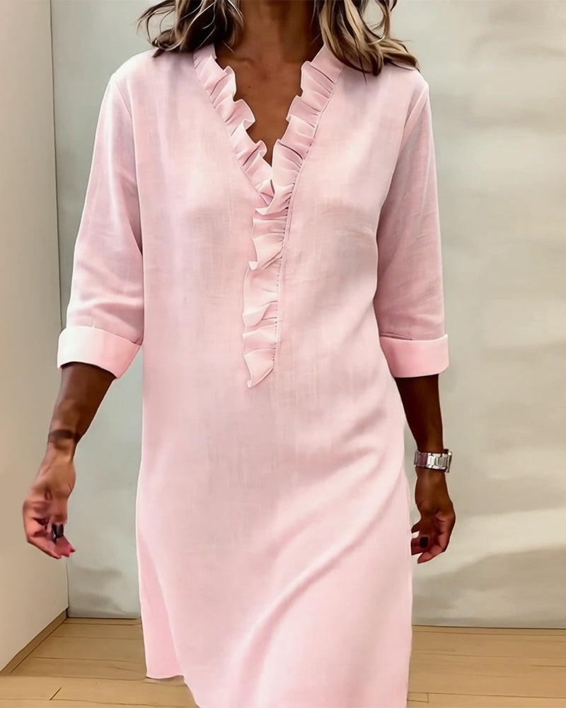 Sukienka marszczona z dekoltem w serek w jednolitym kolorze