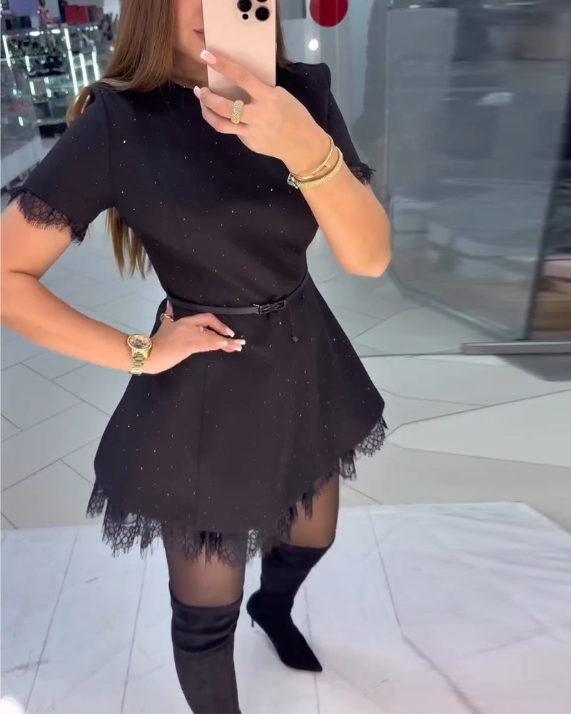 Lśniąca koronkowa sukienka z krótkimi rękawami i krojem w kształcie litery A