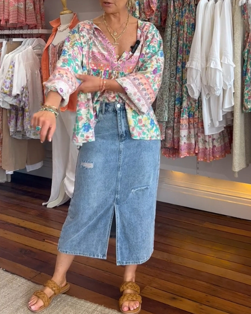 Luźna bluzka z kolorowym kwiatowym nadrukiem