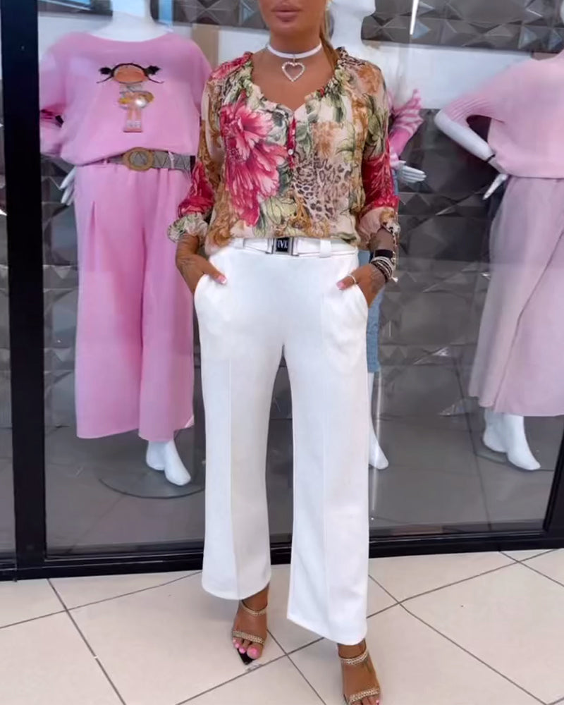 Bluzka z dekoltem w serek i nadrukiem kwiatowym