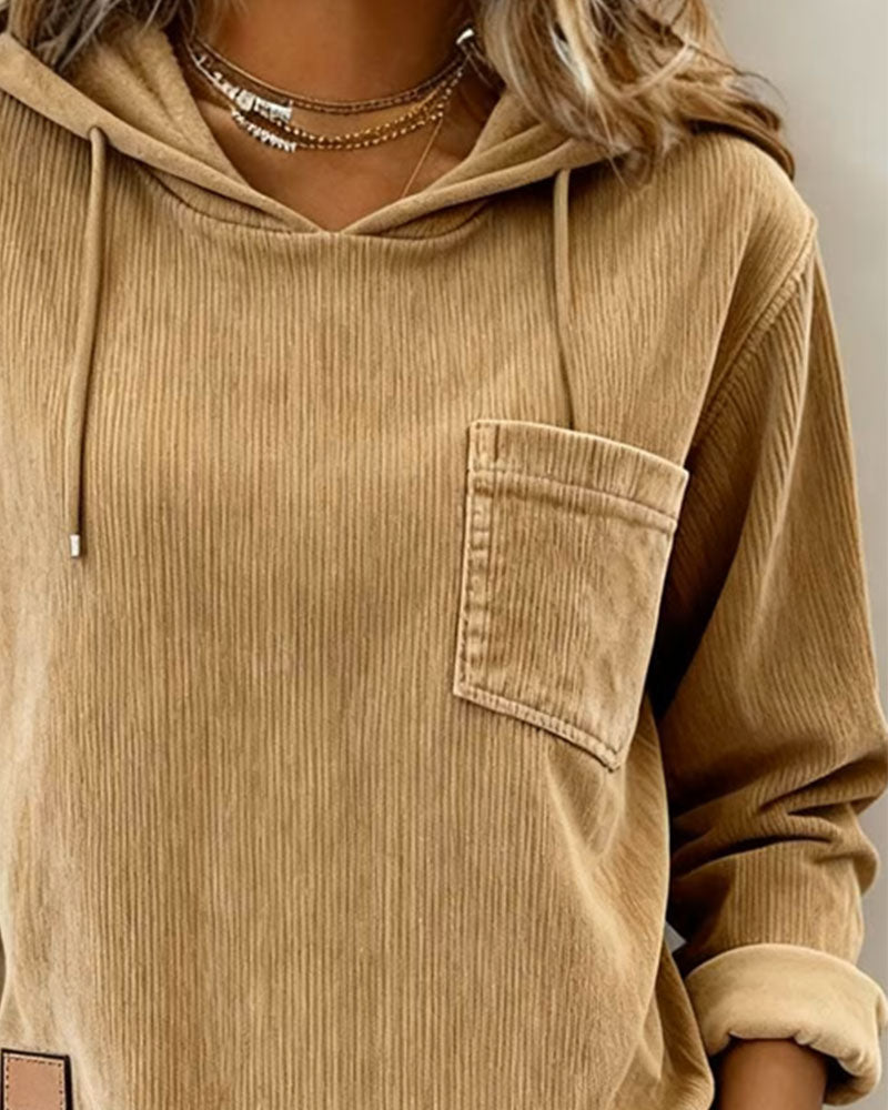 Prosta bluza z kapturem i kieszeniami