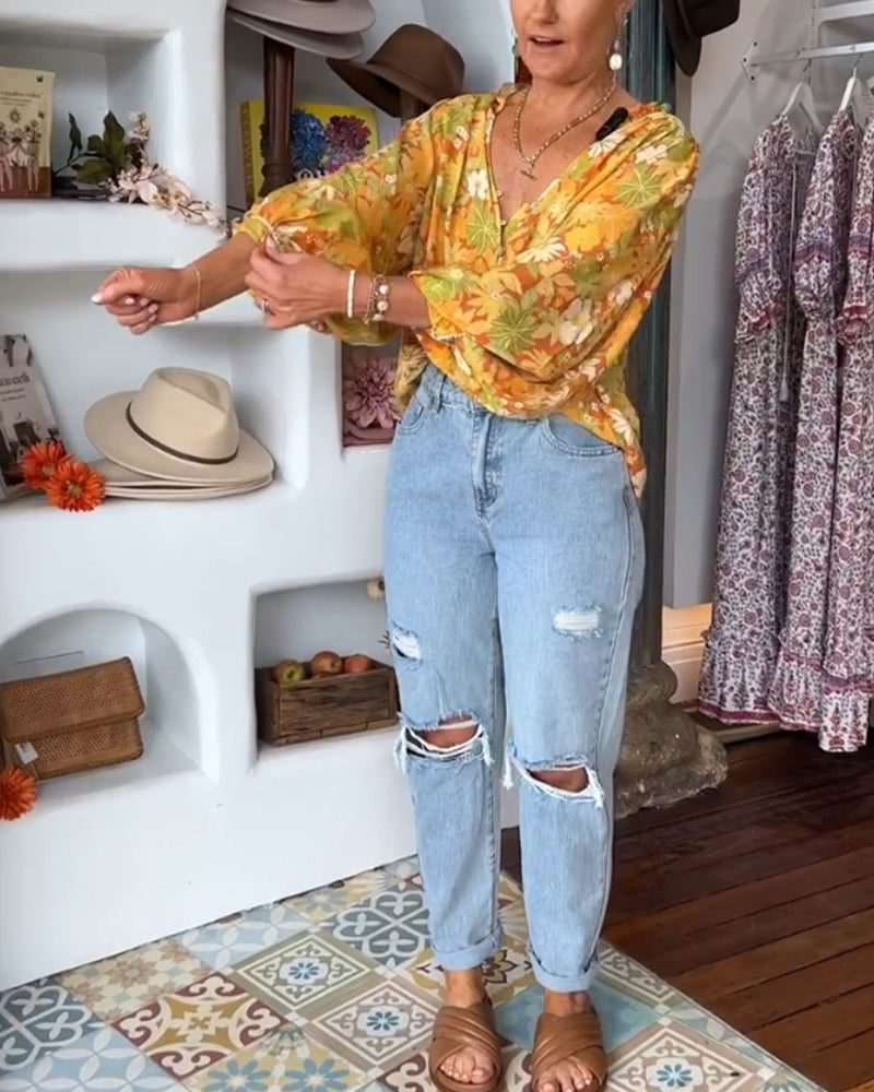 Bluzka z kwiatowym nadrukiem i dekoltem w serek