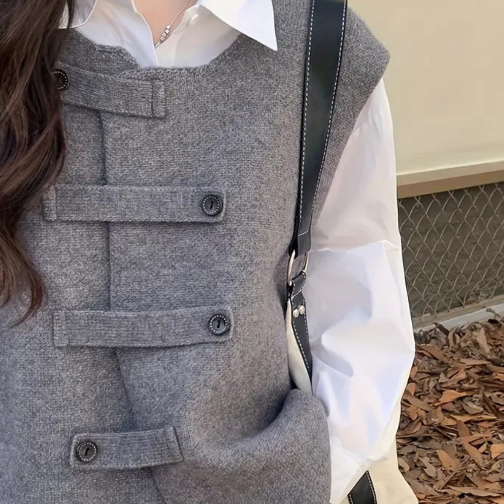 Przytulna damska kamizelka - stylowy szary kardigan z wyjątkowymi guzikami
