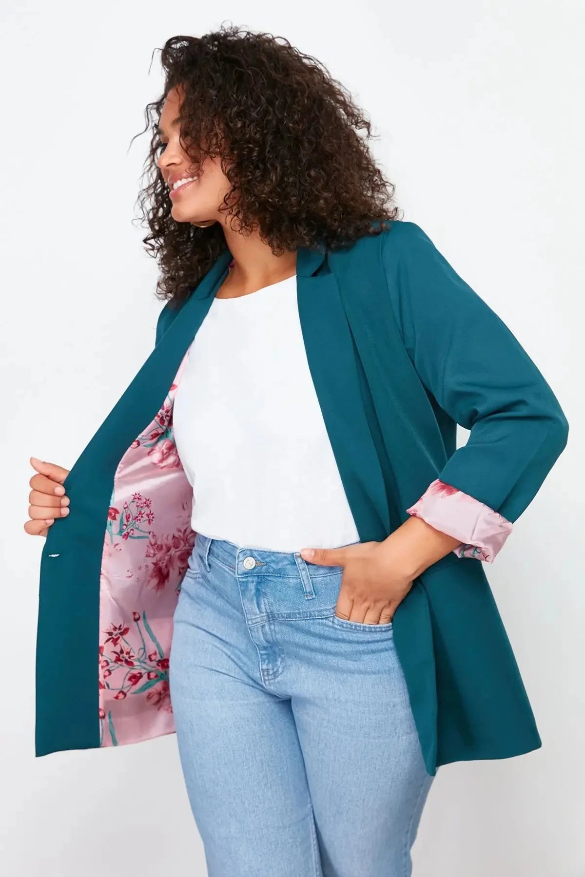 Marynarka z podszewką w kwiaty i luźnym krojem