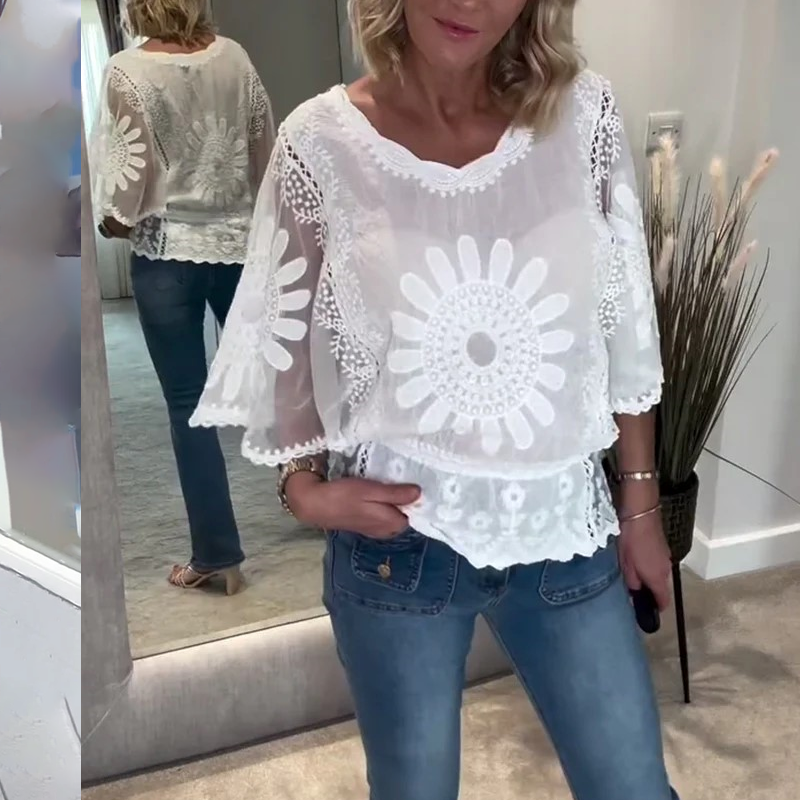 Bluzka z haftowanym koronkowym nietoperzem