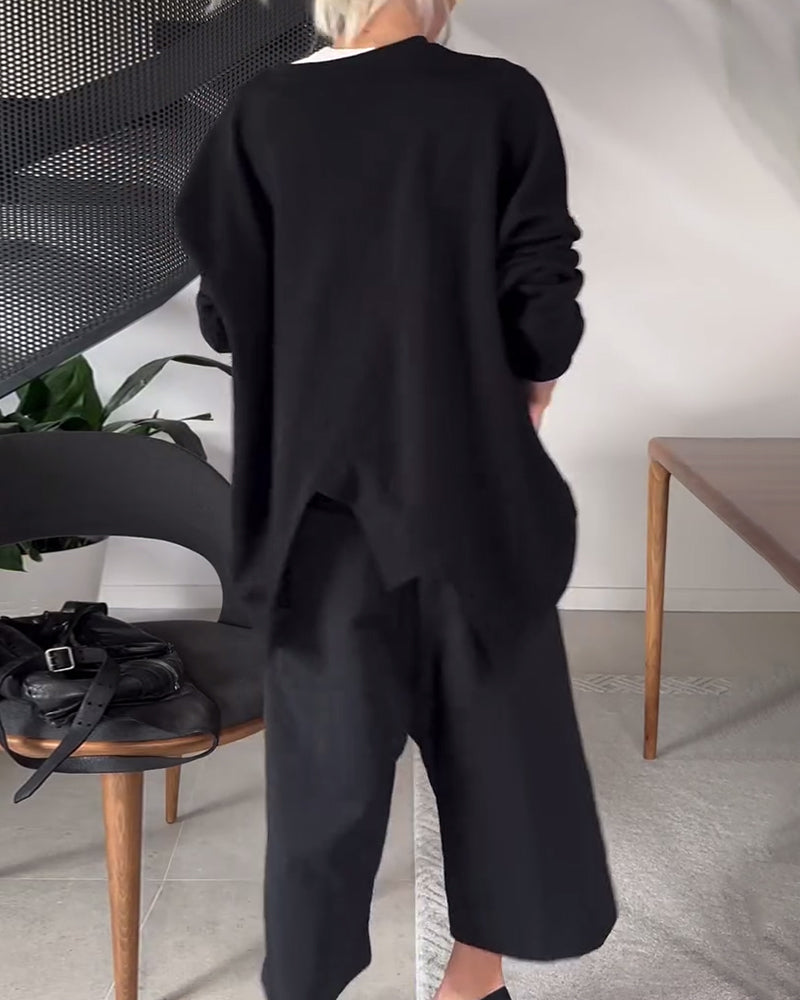 Prosta, swobodna bluza z okrągłym dekoltem i rozcięciem