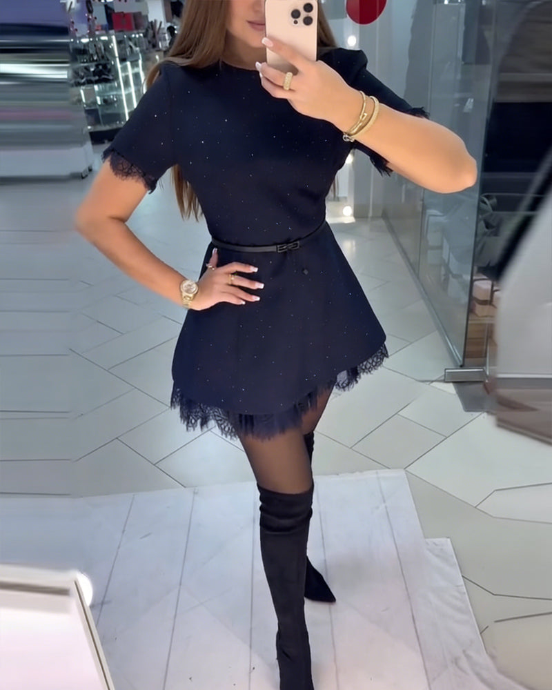 Lśniąca koronkowa sukienka z krótkimi rękawami i krojem w kształcie litery A