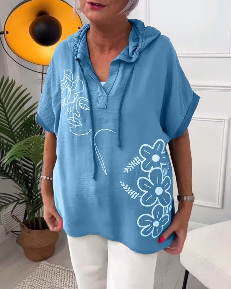 Luźna bluzka z krótkim rękawem i nadrukiem kwiatowym z kapturem