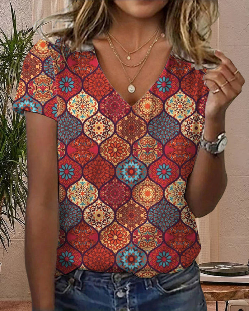 Koszulka z dekoltem w serek i nadrukiem retro