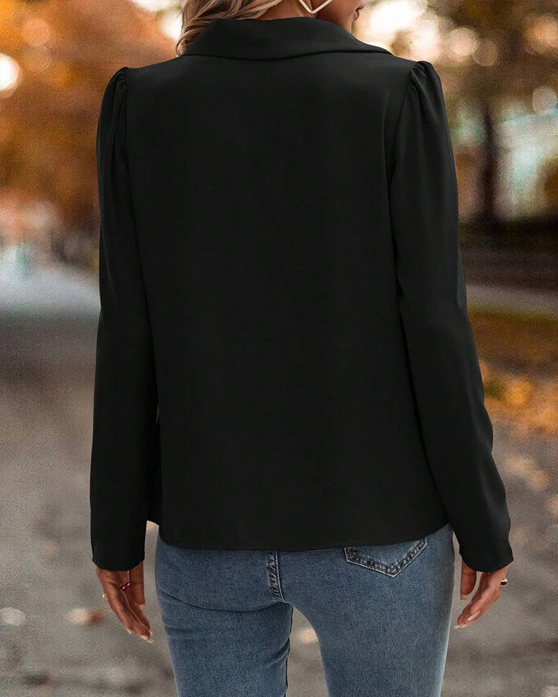 Bluzka z bufiastymi rękawami i koronką w stylu patchworkowym