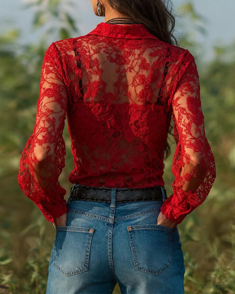 Prosta kolorowa koszula z kołnierzykiem i długimi rękawami