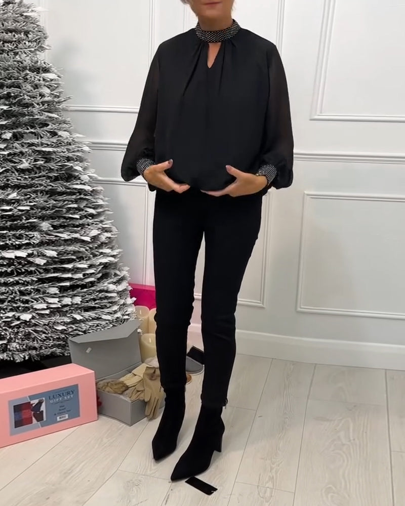 Modna bluzka w jednolitym kolorze ze stójką, łatkami i wycięciem