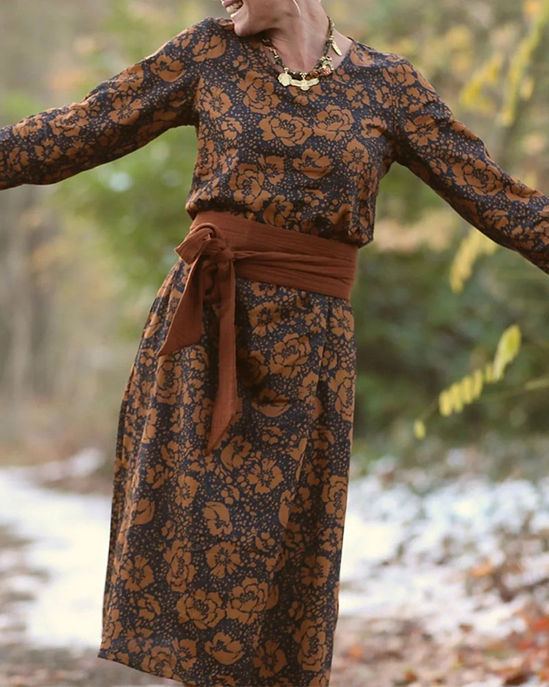 Sukienka z nadrukiem kwiatowym, okrągłym dekoltem, luźny krój