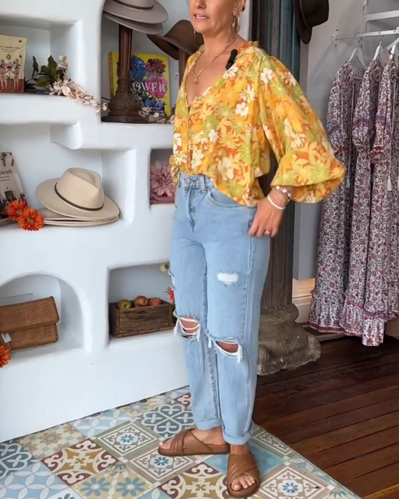 Bluzka z kwiatowym nadrukiem i dekoltem w serek