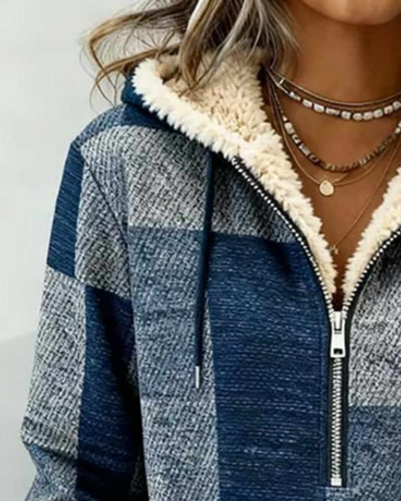 Stylowa bluza z kapturem zapinana na suwak i z kolorowym wzorem