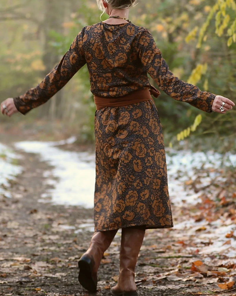 Sukienka z nadrukiem kwiatowym, okrągłym dekoltem, luźny krój