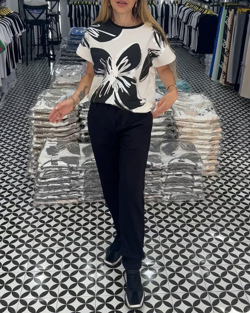 Luźna koszulka z okrągłym dekoltem i kwiatowym nadrukiem