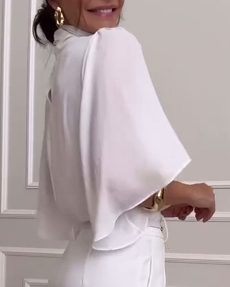 Prosta bluzka z wysokim kołnierzem i rękawami typu motyl