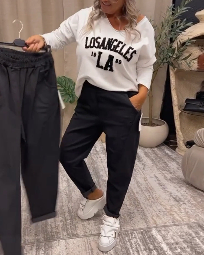 Luźna bluza z dekoltem w serek i nadrukiem liter