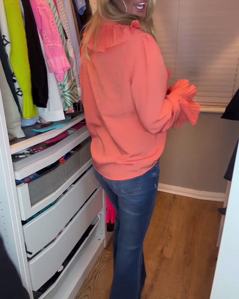 Prosta bluzka z długim rękawem i falbankami w stylu patchwork