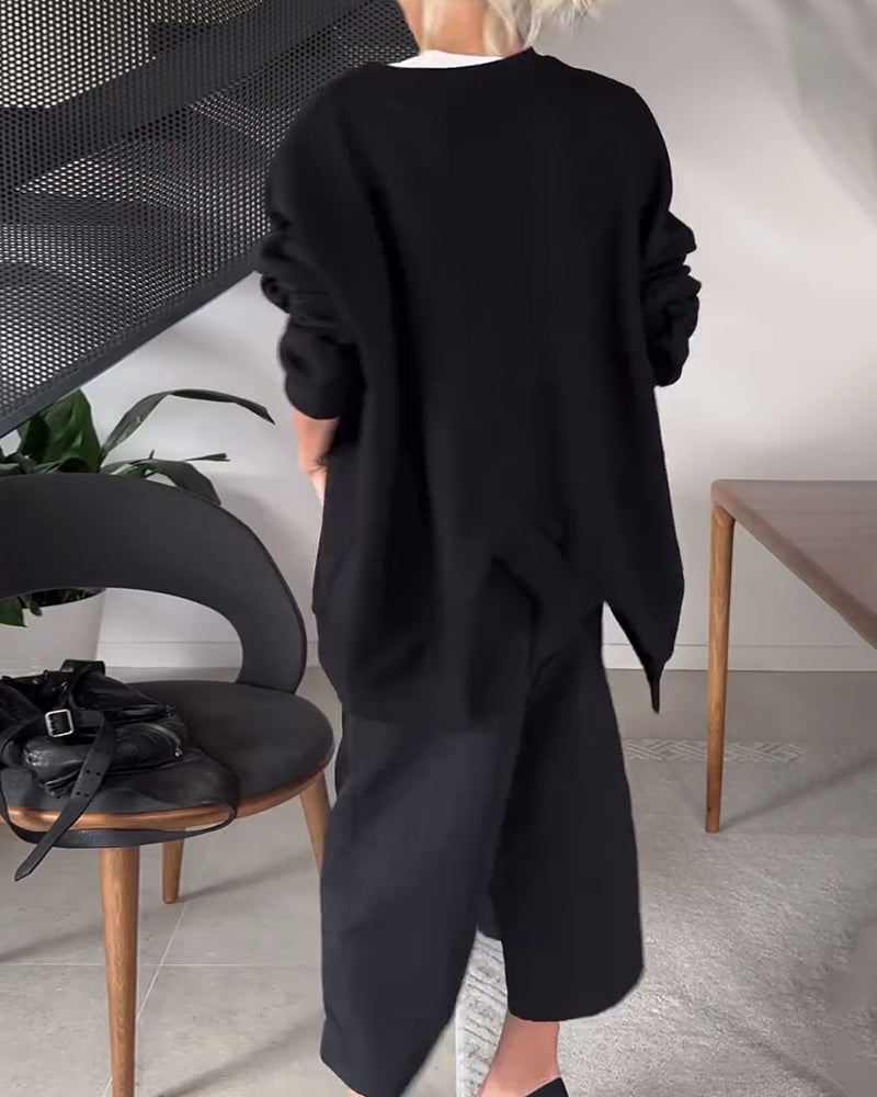 Prosta, swobodna bluza z okrągłym dekoltem i rozcięciem