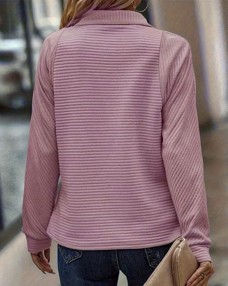 Bluza z kapturem w prostym kolorze i zapinana na zamek