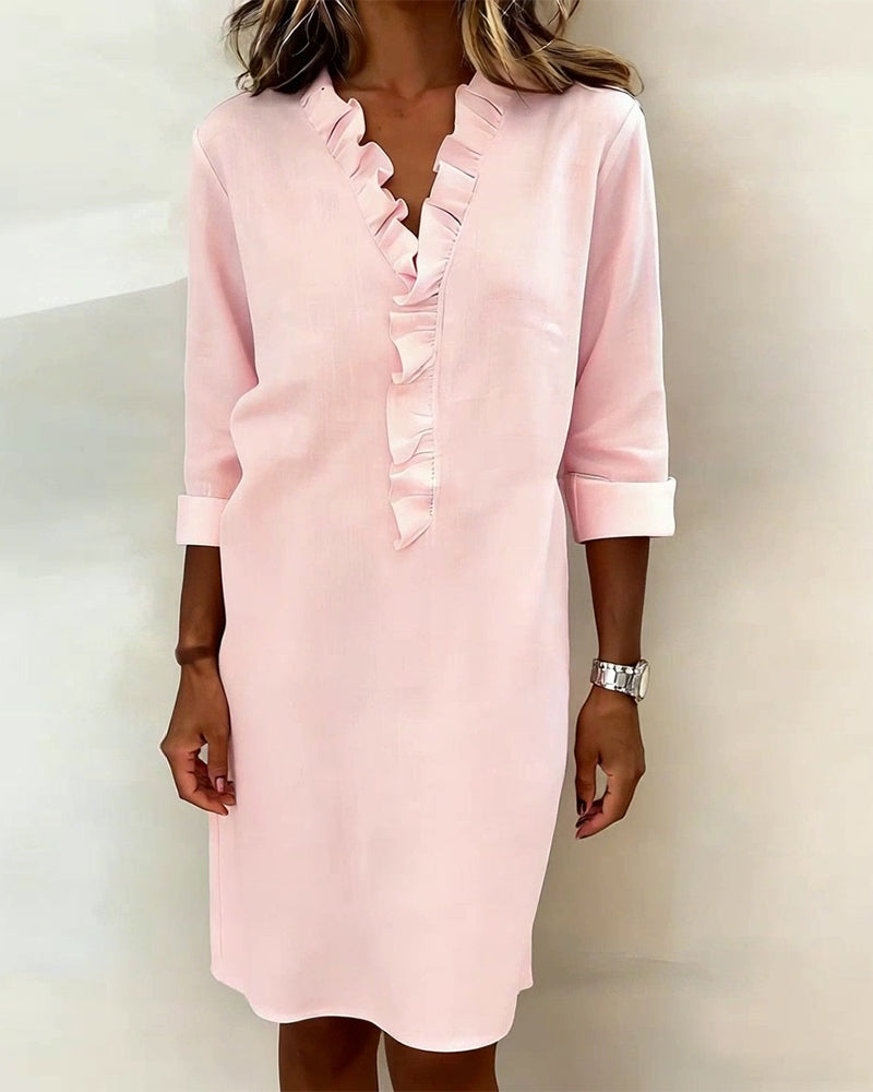 Sukienka marszczona z dekoltem w serek w jednolitym kolorze