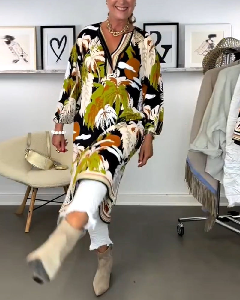 Sukienka z nadrukiem kokosa i dekoltem w serek