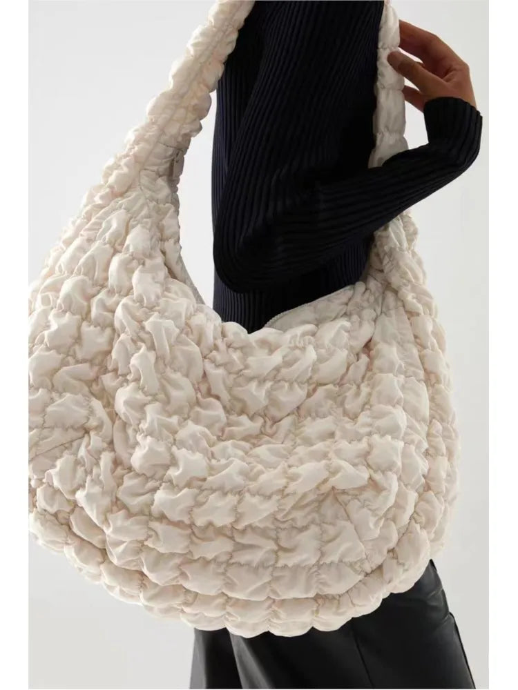 Damska pikowana torba na ramię - stylowa torebka z luksusowego materiału do codziennego użytku