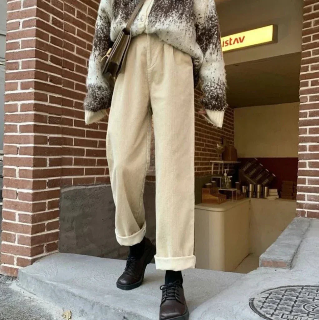 Damskie spodnie sztruksowe z wysokim stanem – swobodny styl z miękkiego materiału na co dzień