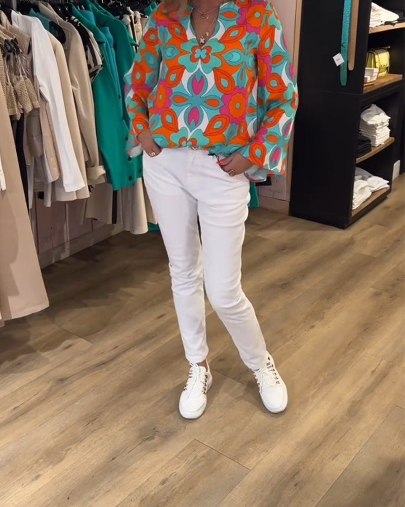 Bluzka o luźnym, uniwersalnym fasonie i nadrukach