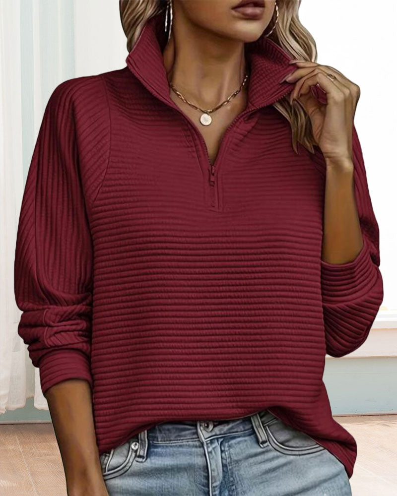 Bluza z kapturem w prostym kolorze i zapinana na zamek