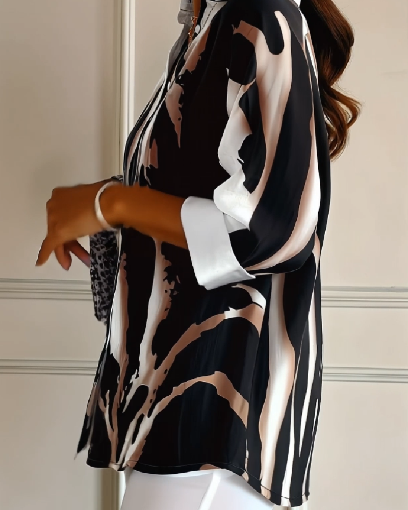 Bluzka ze stojącym kołnierzykiem, nieregularnym nadrukiem